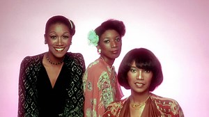 SLOW HAND (EN ESPAÑOL) - Pointer Sisters - LETRAS.COM
