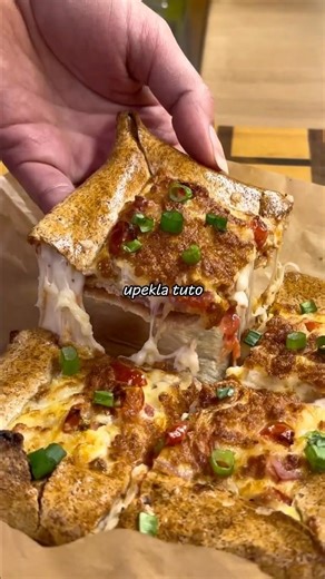 Extra sýrová pizza tortilla. #receptipyodzuzky #recipe #pizza #tortilla #airfryer #cheesy