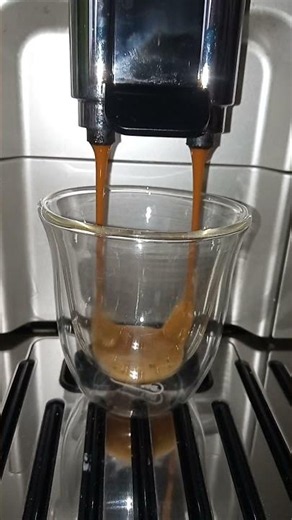 Kimbo DeLonghi Espresso Classic from DeLonghi Eletta Explore