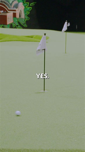 Two Former NFL WRs Compete in Chipping Contest!