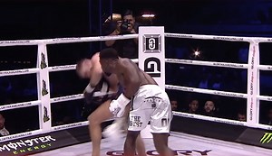 INTENSE FIGHT between Doumbe and Vienot! | GLORY Kickboxing