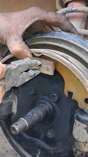 #break shoe adjustment #mechanic #tips #top #youtubeshorts #tools #automobile #video