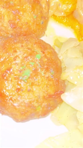 Salmon cakes fried to perfection, tender cheesy potatoes and fresh cabbage. you can never go wrong with a good home cooked dinner! #baltimore #cookingwithdess #repost #catering#fyp