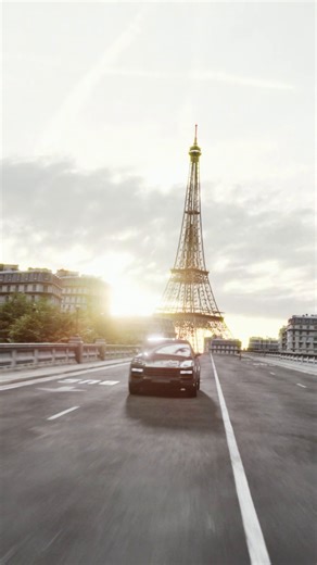 L’électromobilité sous sa plus belle forme. Gamme Porsche E-Performance. #Porsche #Cayenne #Macan ______ Pour les trajets courts, privilégiez la marche ou le vélo. #SeDéplacerMoinsPolluer | Porsche