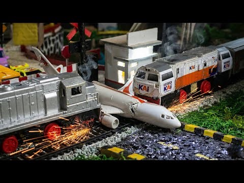 DRama Merakit Kereta Api Mainan CC206 Silver Anjlok Tabrak Pesawat Boeing Hancur Di Palang Pintu