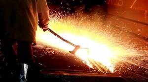 Industry Steel Slab Scarfing Tending Fire: Video có sẵn (100% miễn phí bản quyền) 8779396 | Shutterstock