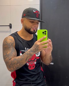 1.5M views · 119K reactions | Le enterre el celular de mi novia en CEMENTO y sale mal...  . . . . . . . . . . . . . . . . . . . . . . este video contiene unicamente material elaborado a manos de guionistas y ACTORES en el medio audiovisual. Se realizó con el único proposito de entretener. Disfrutenlo | El Sebastucho | Facebook