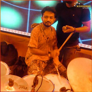 581K views · 10K reactions | Super Hit Hindi Songs | Keshab Dey | Dil Mein Baji Guitar Song: Dil Mein Baji Guitar Movie: Apna Sapna Money Money Singer(s): Amit Kumar Music Director: Pritam Lyricist: Shabbir Ahmed | Ashirbad Studio | Facebook