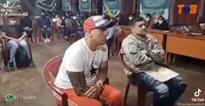 ASI FUE EL MOMENTO EN QUE AZOTARON A LOS PRESTAMISTAS COLOMBIANOS EN SOLOLÁ⬇️ ¿Algún jurista que nos comparta sus apreciaciones con base en el Sistema Jurídico Maya y en el Sistema Jurídico Oficial? | Noticias El Amate