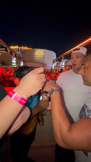 .@RobGronkowski throwing down the gauntlet. Calls out @nickysmokess and the rest of the house. @KaticMichael @DanteTheDon @Vegas #VegasPartner @marqueelv @cosmopolitan_lv