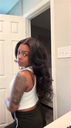 Yaki Wig Review: The Perfect Bed Hair Style
