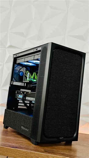 Clean from every angle… New @tryxglobal FLOVA F50 paired up with their STAGE AIO makes a perfect combo. The FLOVA F50 has standard MIDI tower design, but instead of mesh or perforated steel, they used fabric… And not only that. Instead of front fans we have some new which is called TCF or TRYX CrossFlow which creates intake from the side and pulls the air in by 90 degree directed towards the AIO or air cooler, depending on you configuration. More information on my channel with the review. #tryxg