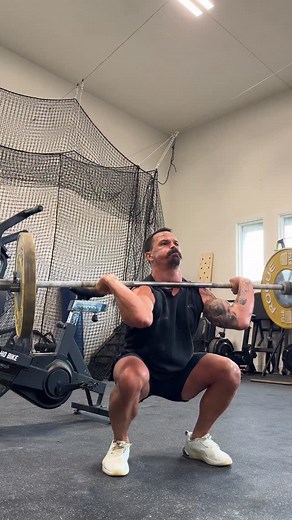 Sometimes to find growth you have to travel to places you don’t want to go! #paytheman @joshbridges_training 5 sets 1 minute on 2 minutes rest 10 thrusters 115# Max calorie echo bike Score is total calories | Josh Bridges
