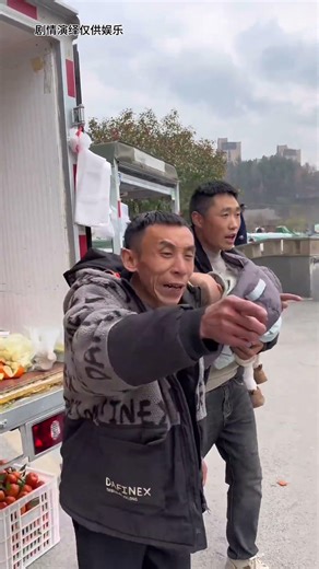 Today I saw two beautiful girls fighting on the street, it's really funny. #Funny #Street