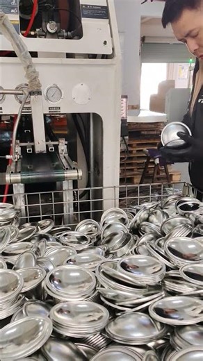 Print label on cans bottom#TinplateCan #gascartridge #AerosolCan