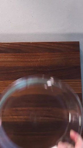 Vintage vs. new Pyrex: What's the difference? Lisa shares the key differences to look out for. #pyrex #vintagepyrex #howto #kitchenhacks