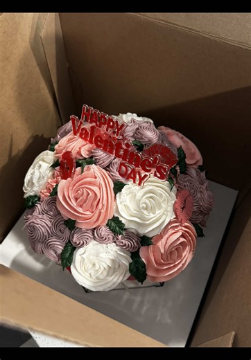 @Walmart has the cutest cakes out. This bouquet flower cake was definitely on my list this year to purchase. It’s unique and creative. What’s more thoughtful than flowers….flowers in a form of a cake. 😉😘🎂 🧁 #happybirthday #walmart #cake #fyp