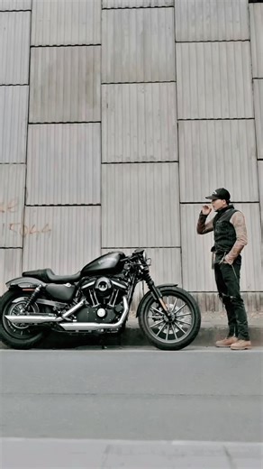 Harley Davidson Iron 883: Custom Ghost Rider Style