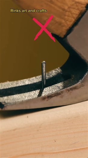 You might have never seen such a trick to remove an iron nail before. | TECH KNOWLEDGE