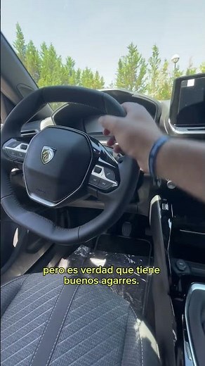 ¿Merece la pena? Así es el INTERIOR del Peugeot 2008 en 2025.