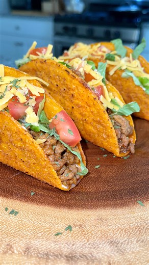Kourtney Raby on Instagram: "Dinner in 20 minutes.. if you don’t know what to make for dinner after the holidays, keep it simple you can’t go wrong with tacos! This was so good using @allthings_rachel_ fiesta seasoning blend! #taco #food #recipe"