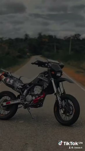 D tacker bike ..... 🖤🙂‍↔️