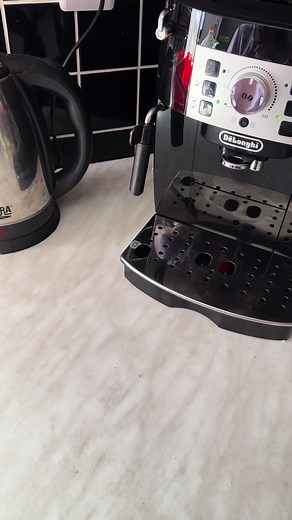DeLonghi Coffee Machine: Brewing Perfect Espresso