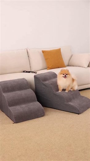 Cuidarlos también es en lo simple 🫶🏻 Con la Rampa The Dogs, tu perrito sube y baja con calma, sin impacto en sus patitas 🤍 • 2 tamaños disponibles • 3 escalones → sillones • 4 escalones → camas Disponible solo en thedogs.cl ✨ | The dogs Chile