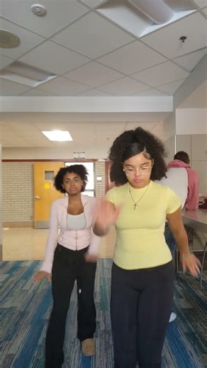 This dance was so fun😝 #blowup #dance #4urpage #trending #fypシ゚viral #ootd #sisters #curlyhair #fyp