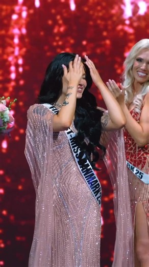 VICKY REBELLA RIIS CROWNED MISS GREENLAND 2025 ✨🇬🇱👑🇬🇱✨ Vicky Rebella Riis was crowned Miss Greenland 2025 at the iconic Cirkusbygningen, with Claus Elming as host, on September 14, 2025. Congratulations!! 🥰❤️🎊🇬🇱 This marks the first official Miss Greenland crowning since the 1990s. Congratulations to our new Queen! ❤️🇩🇰 About the Miss Greenland legacy 👑 1987–1990: Miss Greenland competed at Miss Universe. 👑 1991–1992: Miss Greenland competed at Miss World. 👑 2024: Miss Greenland de