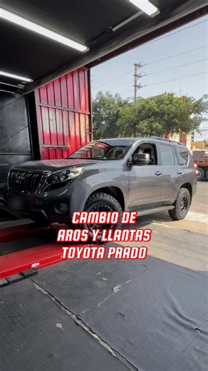 🔥CAMBIO DE AROS Y LLANTAS TOYOTA PRADO 🔥 - EN LLANTAS: LT265/70R17 123/120S TL ALL-TERRAIN T/A KO3 BFGOODRICH - AROS: R17 (juego de 4) - Medidas: 17 x 9.0 pulgadas 6 pernos | PCD 139.7 | Color: MATT BLACK INCLUYE: ✅Enllante ✅Balanceo de 4 ruedas (plomos incluidos). ✅Llenado de Nitrogeno. ✅Logo personalizado de tu Marca. ✅Tuercas y pitones (NUEVOS). 🔥Los mejores aros de toda Lima. 🔥Aros deportivos y OFF ROAD. 🔥Gran variedad de tamaños y marcas. 🔥Calidad garantizada. 🔥Envíos a nivel naciona