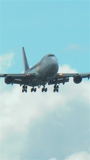 Powerful flaps fully extended on the Atlas Jumbo 747