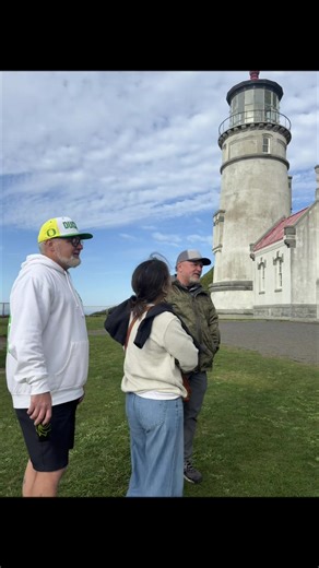Hard to say goodbye to friends! Come back to Oregon soon! #oregon #lighthouses #friends