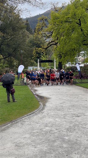 The start of today’s soggy Queenstown parkrun! | Queenstown parkrun
