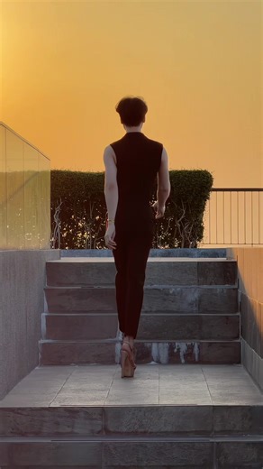 เทคนิคการเดินขึ้นบันได และการทรงตัวบนทางแคบ| เดินสับๆฉบับครูโอม🔥👠🥰#สอนเดินแบบbyโอม #สอนเดินแบบ #สอนเดินนางงาม #catwalk #Catwalkkruohm