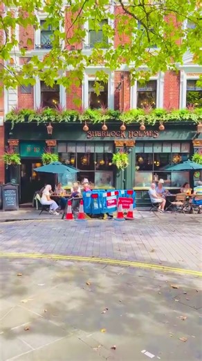 "Vibes of the UK ✨ | Gorgeous British Girls 💃, City Streets 🌆 & Classic Bridges 🌉