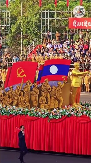 KHUNG CẢNH DIỄU BINH LÀO 55 NĂM QUỐC KHÁNH GÂY SỐT