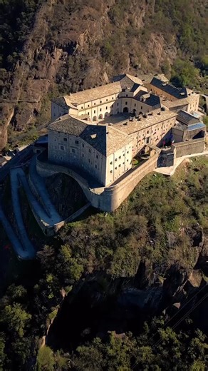 📍𝐅𝐨𝐫𝐭𝐞 𝐝𝐢 𝐁𝐚𝐫𝐝 Explore Forte di Bard: history, museums, exhibitions and cultural events. | Khanh san