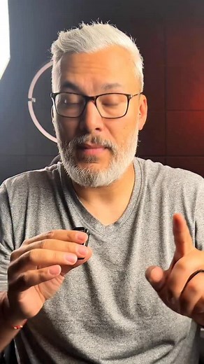 7.9K views · 209 reactions | Ahora con tu nuevo sistema operativo, iOS 26, tu iPhone hace búsquedas más inteligentes y en este video cortito te enseño cómo se usa! Todo esto con el sistema operativo, iOS 26 que está disponible para tu iPhone a partir del día de hoy, ya lo instalaste? | Frank of all Trades | Facebook