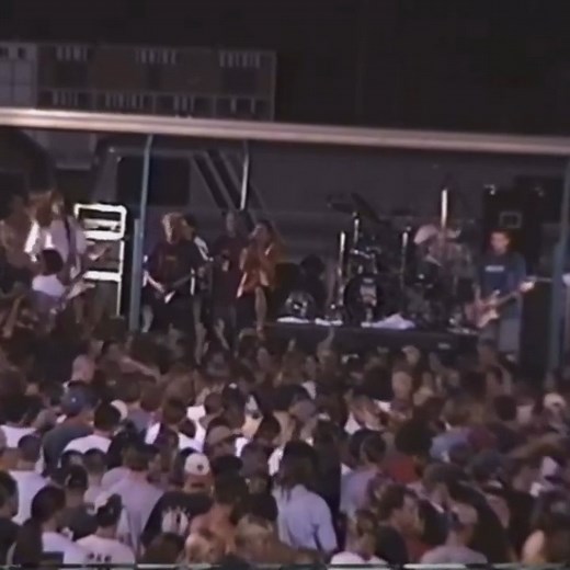“In Harm’s Way” Live 1996 🔥 Video from Melodicos Videos De Punk #strungout #punkrock #music #deadrebellion #cages #inharmsway | Strung Out