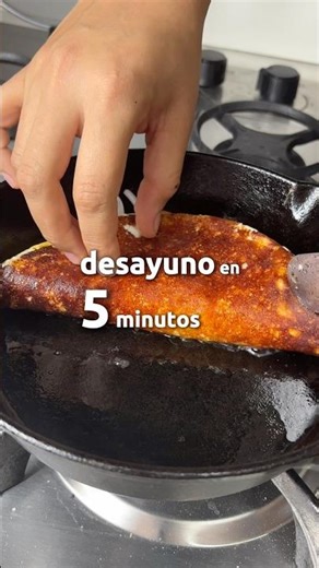 Low-carb breakfast in 5 minutes