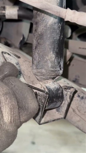 Is There An Easier Way To Line Up A Rear Shock Bolt? 👀🔧