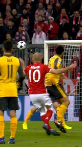 Klassischer Arjen Robben-Treffer 🤩 | FC Bayern München