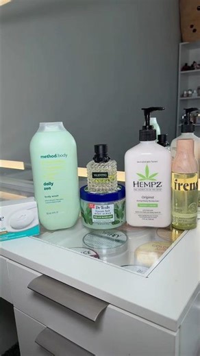 Early 2000’s zen yoga mom shower routine🧘‍♀️🪷 #everythingshower #2000s #showerroutine #girlytips