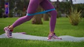 Effektives Gesäßtraining mit Fitness-Widerstandsband