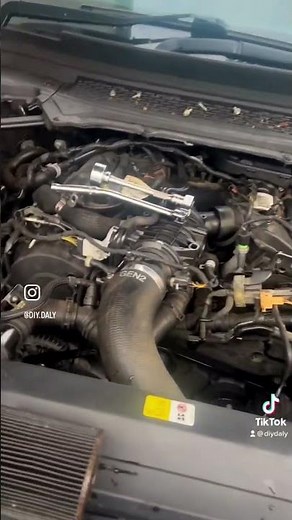 Range Rover engine failure, main bearings failed, engine knocking and oil filter filled with metal