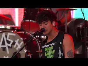 5 Seconds of Summer Performs “Beside You”