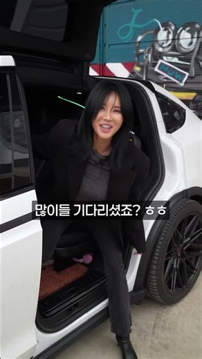A super beauty driving a Tesla Model X worth over 100 million won