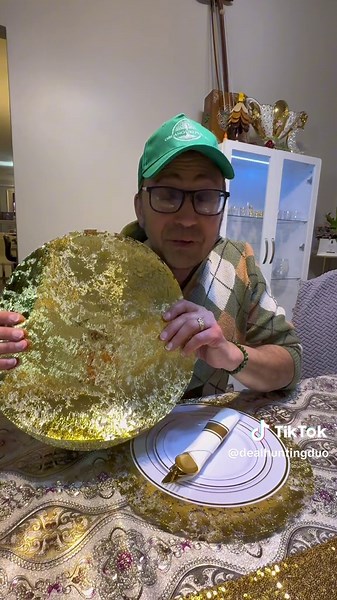 Disposable Golden Placemats Round Golden Doilies Dining Table Mats for Dining Table Wedding Birthday Party Holiday Decoration Eid Al-Adha Mubarak Christmas Favor