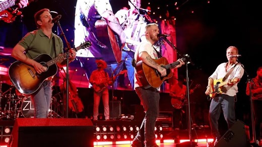 Bruce Springsteen Stuns Crowd at Zach Bryan Show — Watch the Viral Moment